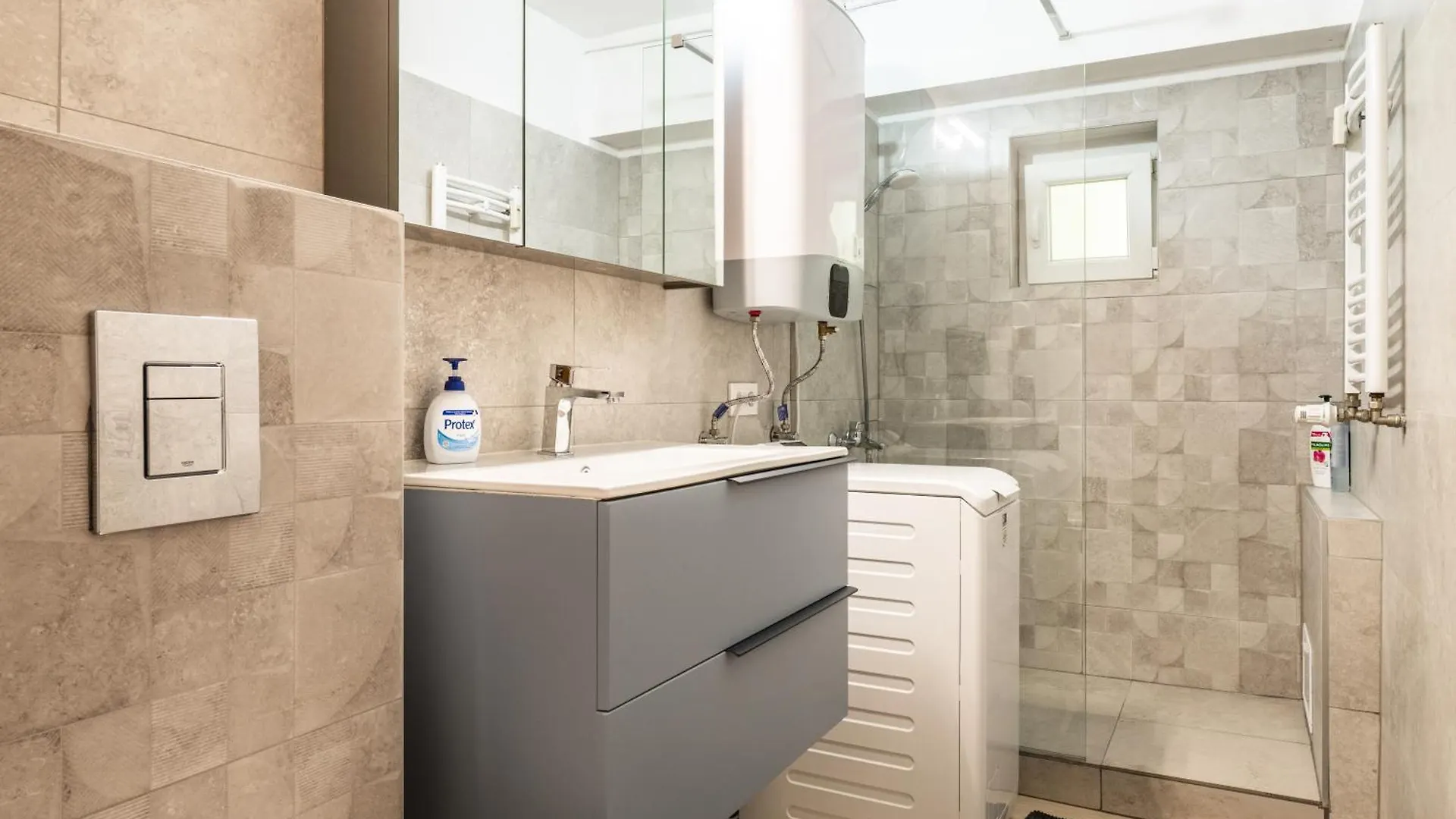 Modern & Cozy Studio - Near Herastrau Park Bucharest Apartment